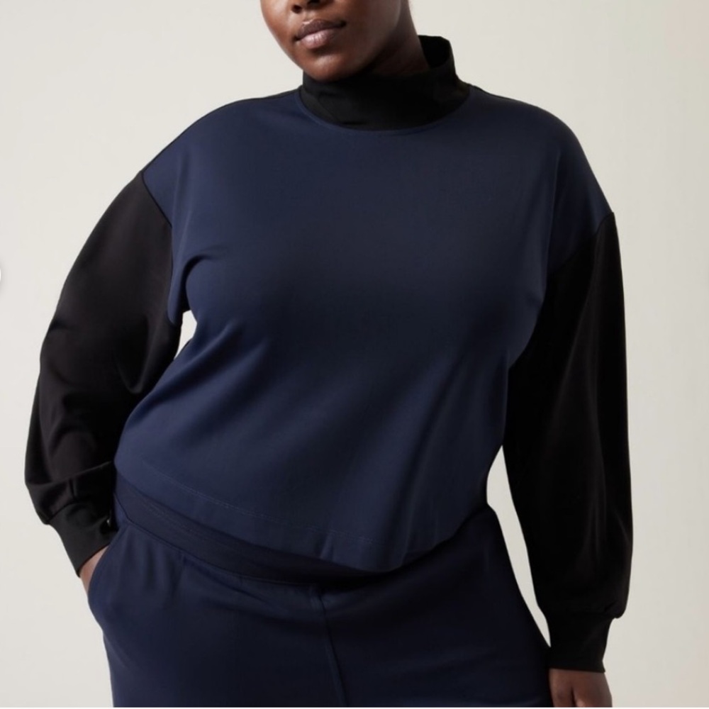 Athleta Venice Long Sleeve Sweatshirt in Black/Navy
